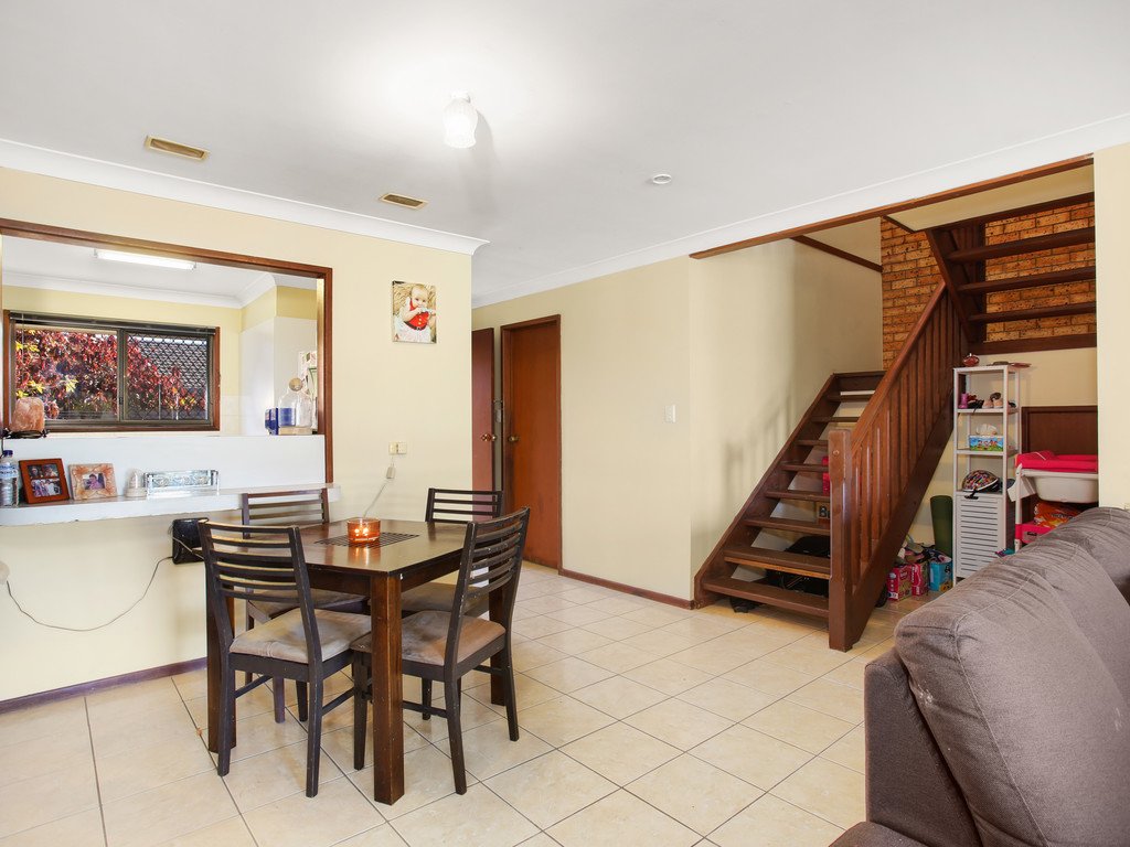 2/2 Barbet Place BURLEIGH WATERS 4