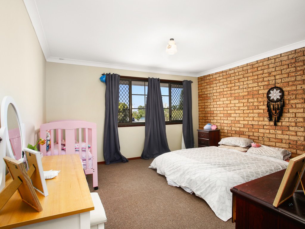 2/2 Barbet Place BURLEIGH WATERS 5