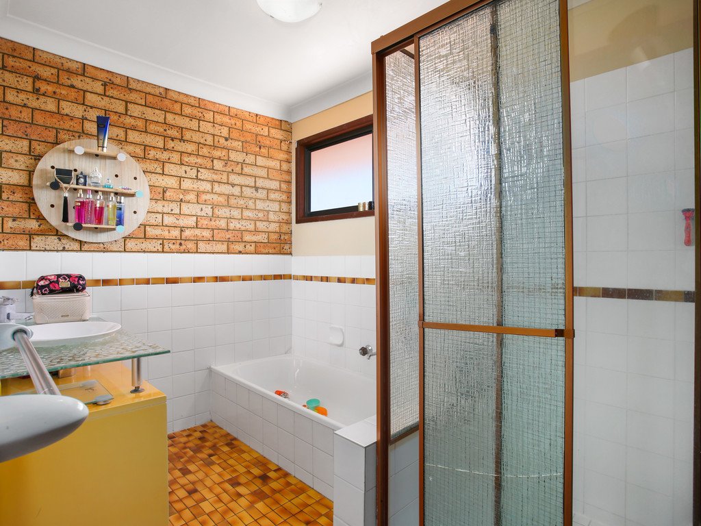 2/2 Barbet Place BURLEIGH WATERS 6