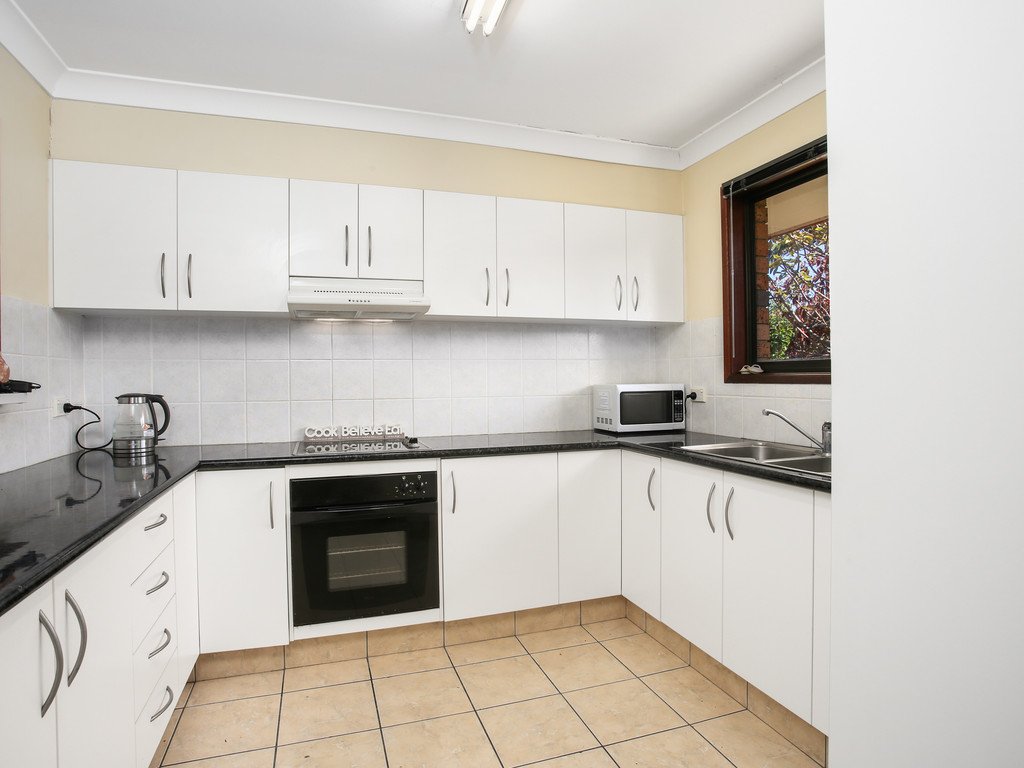 2/2 Barbet Place BURLEIGH WATERS 8