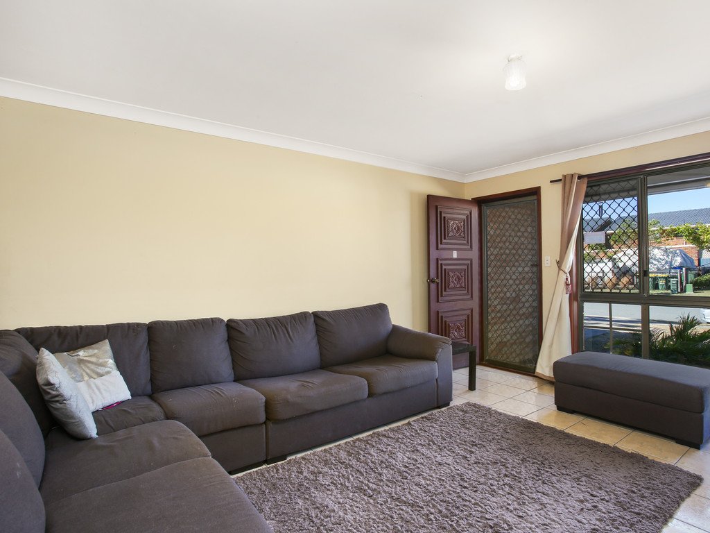 2/2 Barbet Place BURLEIGH WATERS 10