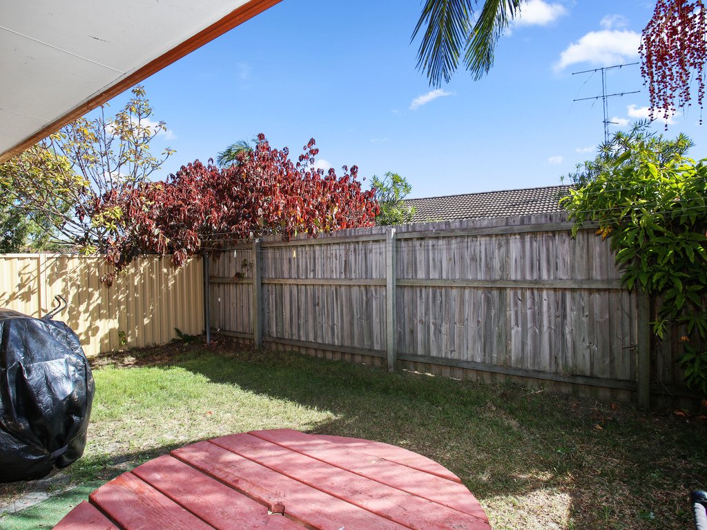 2/2 Barbet Place BURLEIGH WATERS 11