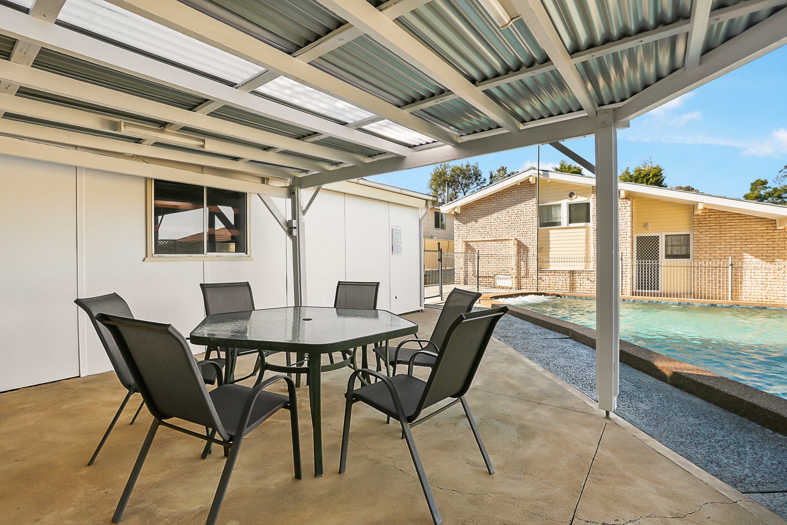 22 Blakemore Avenue KANAHOOKA 8