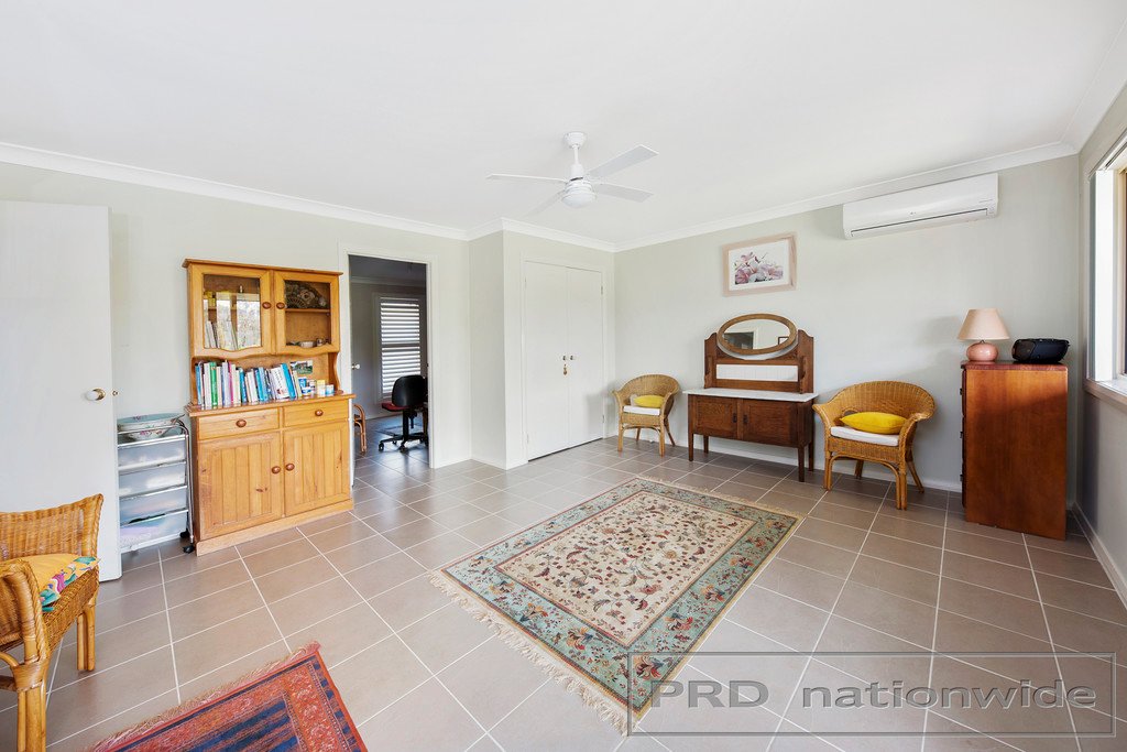 22 Blaxland st  BROKE 18