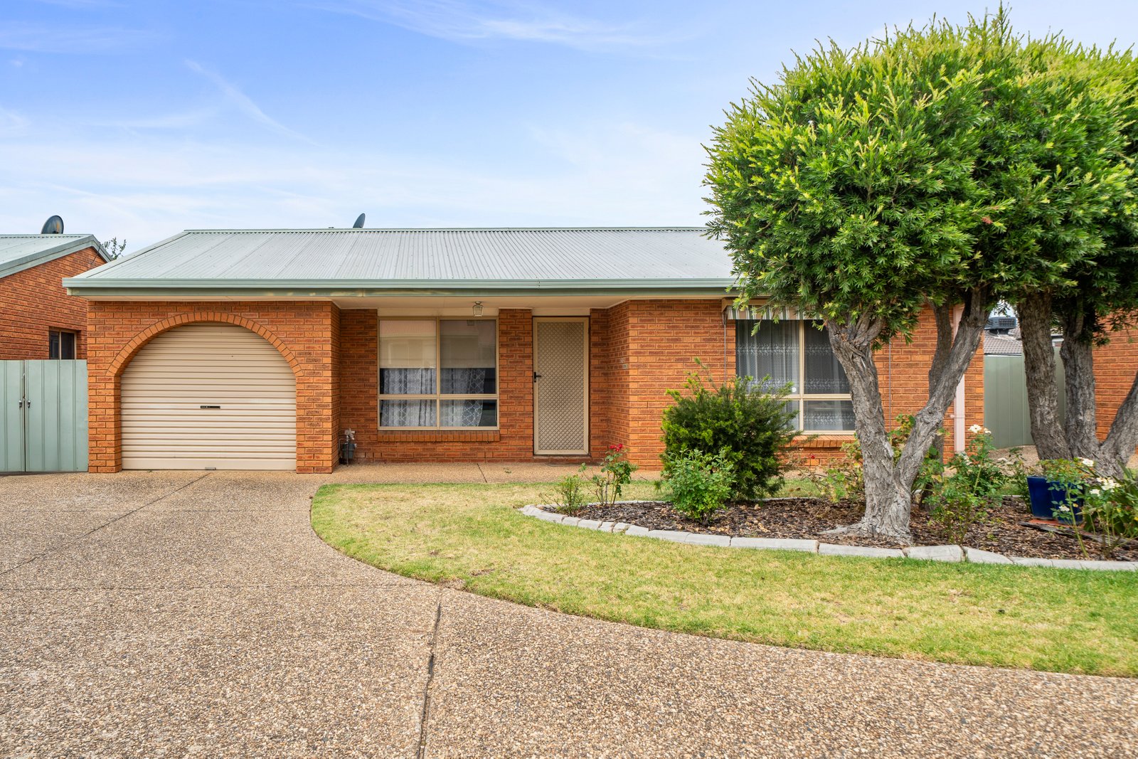 2/2 Borneo Place ASHMONT 1