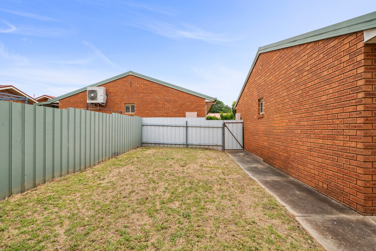 2/2 Borneo Place ASHMONT 7