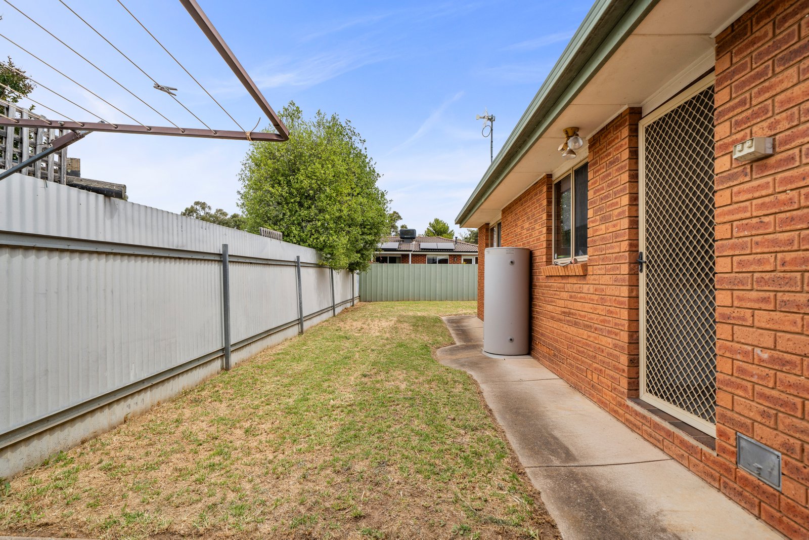 2/2 Borneo Place ASHMONT 8