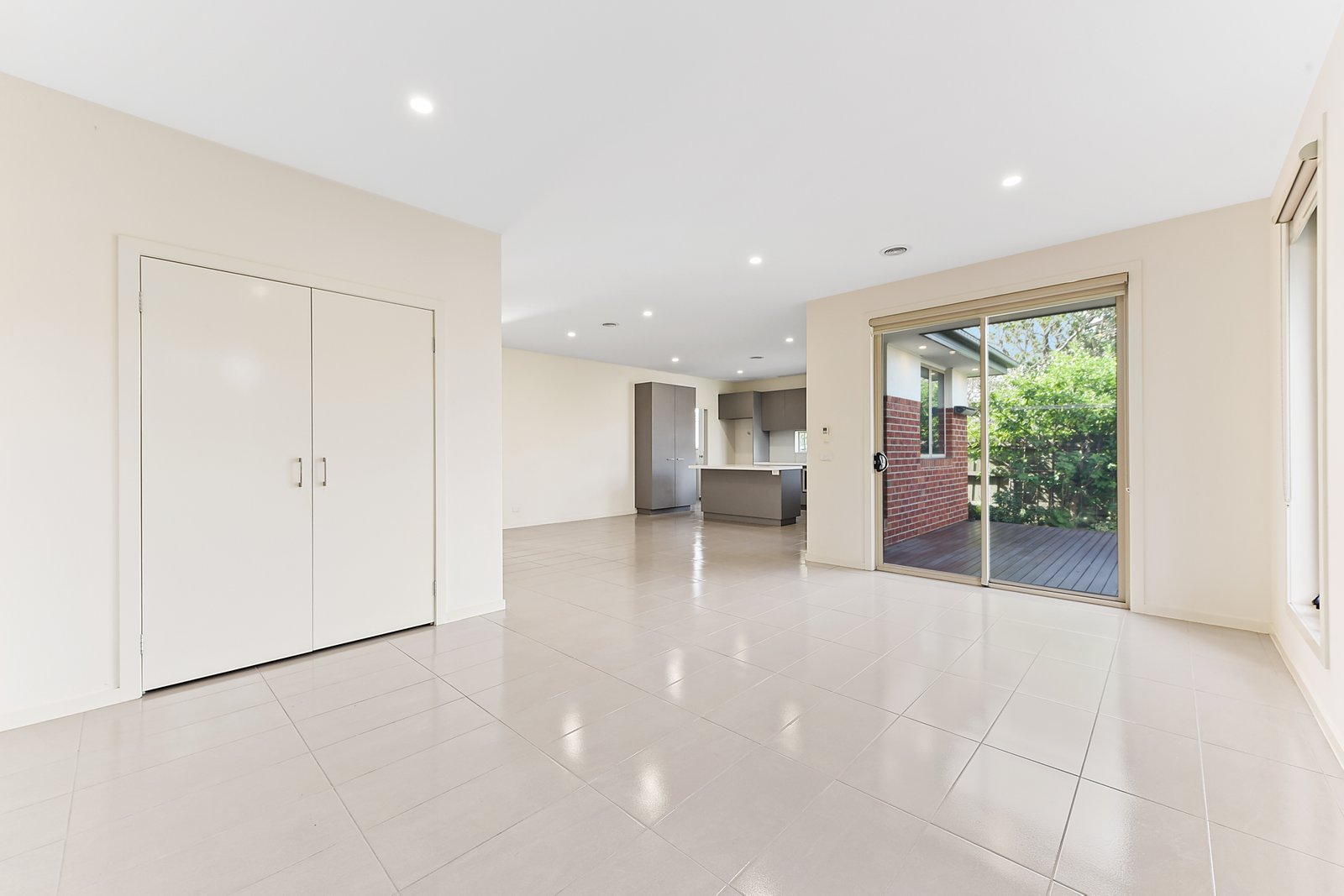 Gallery: 2/2 Bossington Street