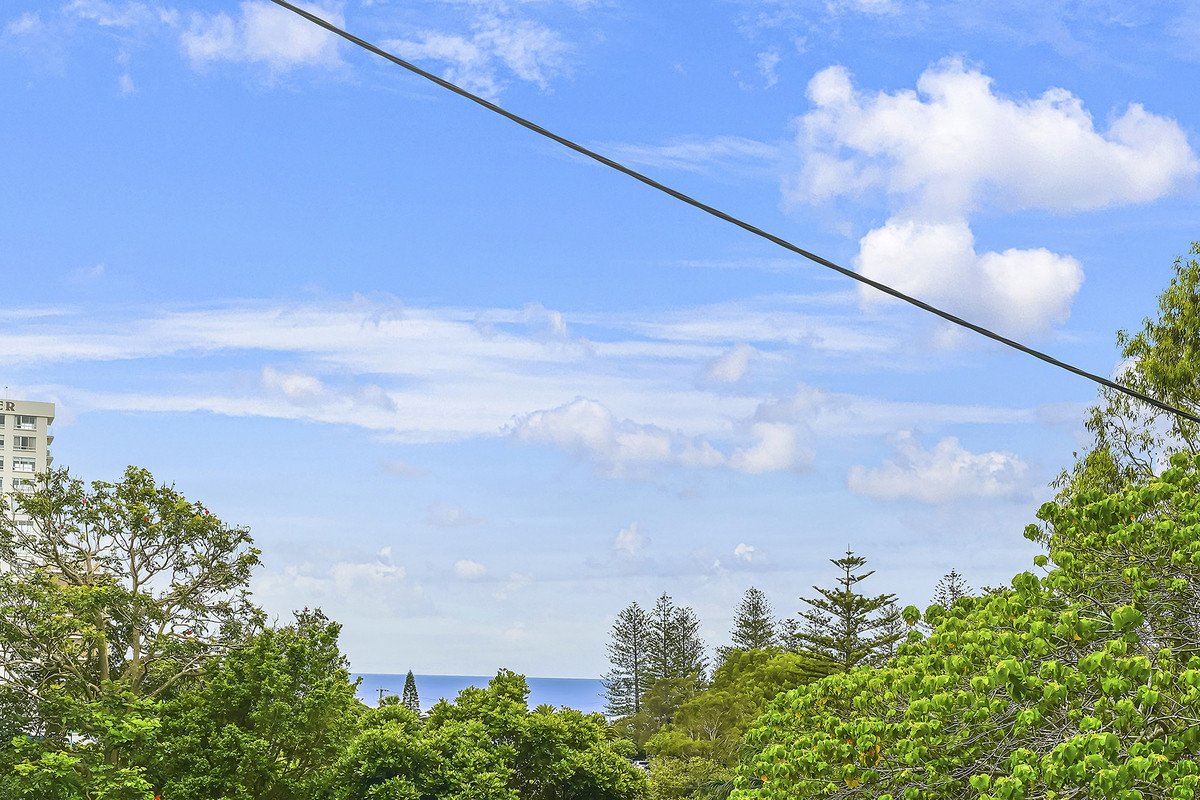 2/2 Brake Street Burleigh Heads 4