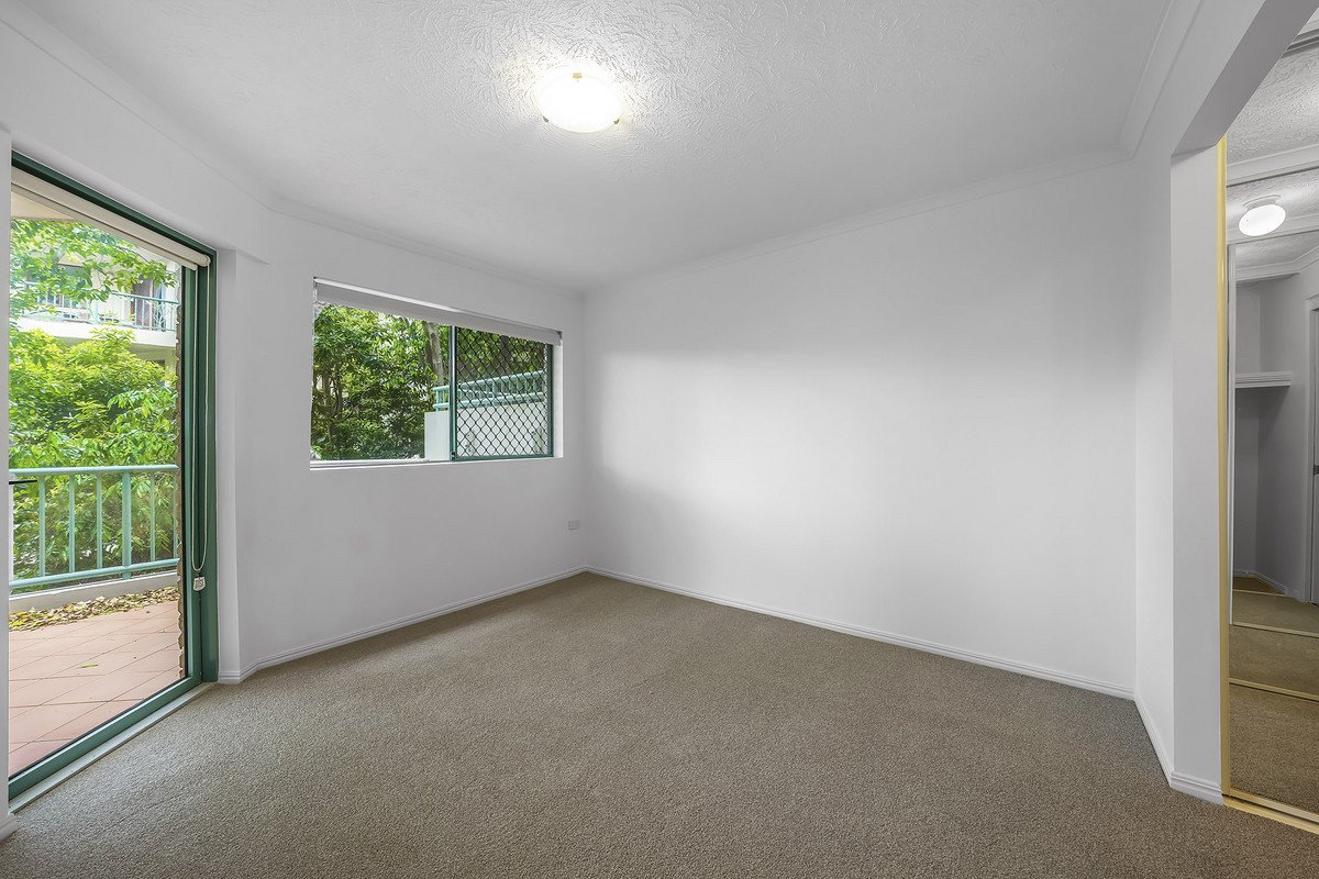 2/2 Brake Street Burleigh Heads 10