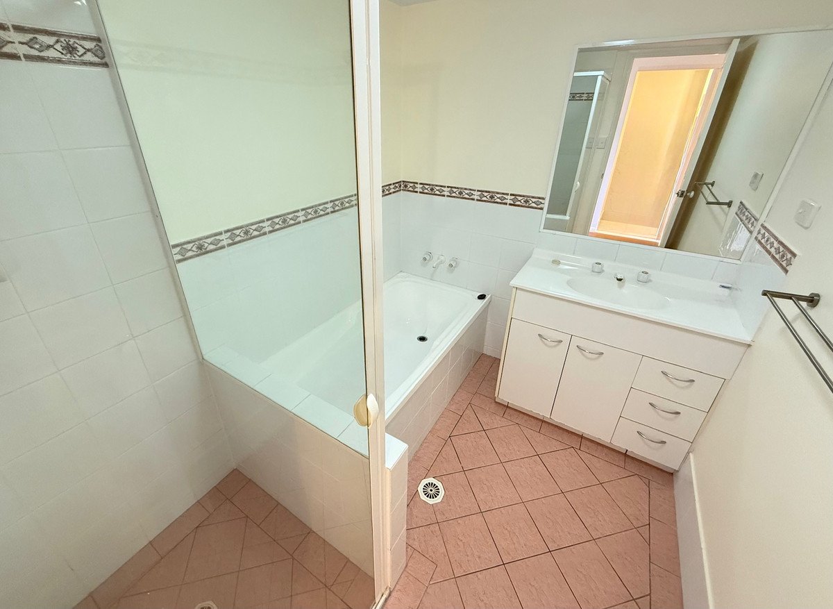 2/2 Brake Street Burleigh Heads 9