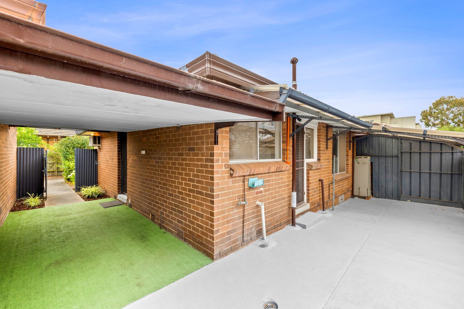 Gallery: 2/2 Burton Avenue
