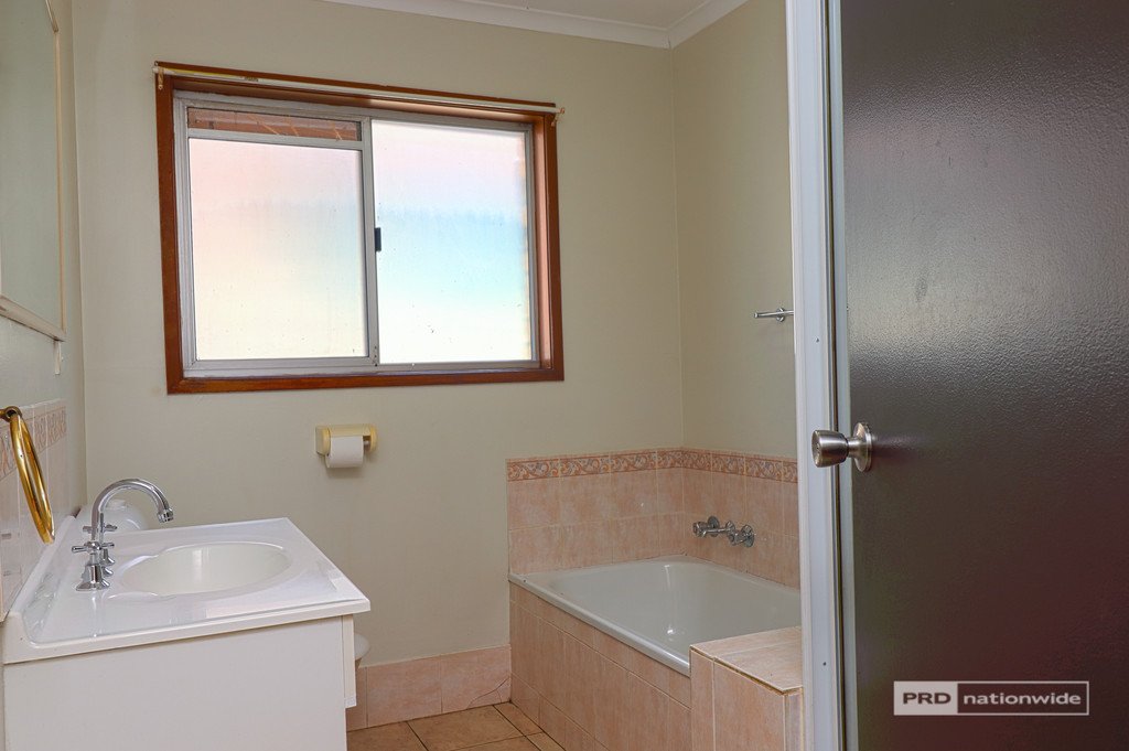 22 Campbell Crescent GOONELLABAH 9