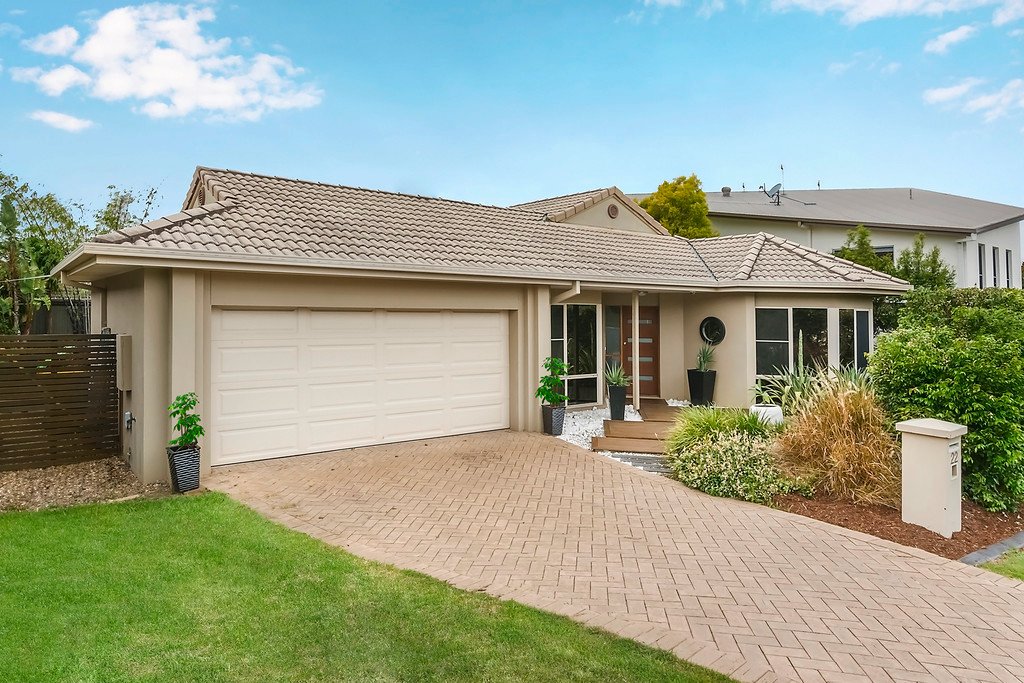 22 Campelles Avenue VARSITY LAKES 1