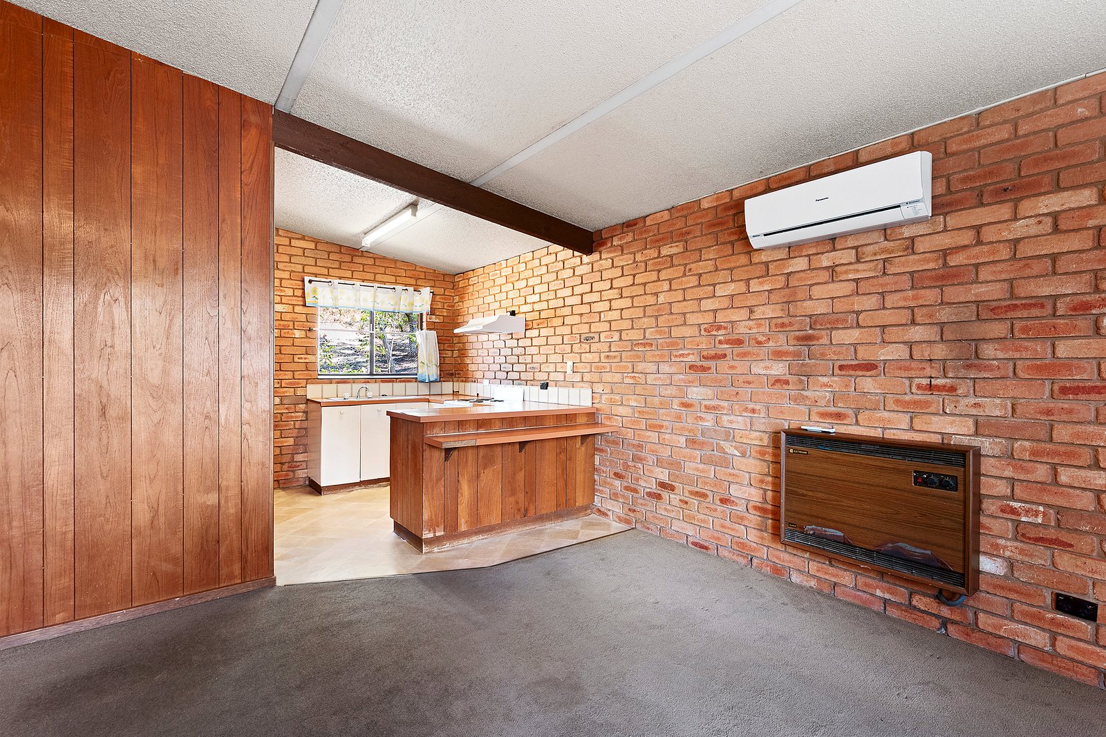 Gallery: 2/2 Carey Ct