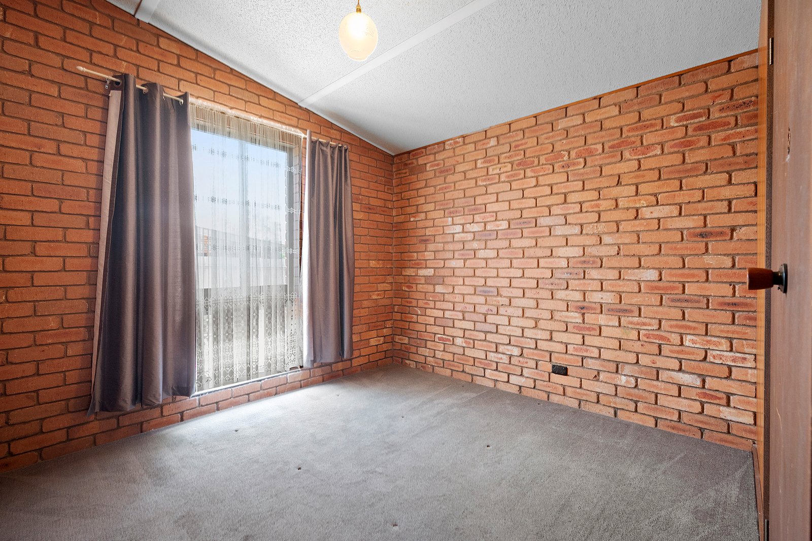 Gallery: 2/2 Carey Ct