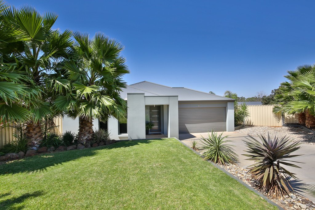22 Casuarina Way BURONGA 1