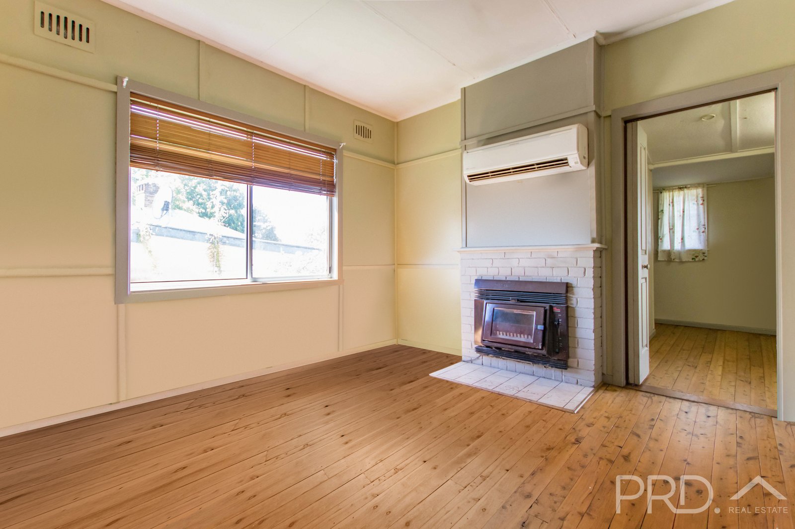 22 Clarke Street TUMUT 2