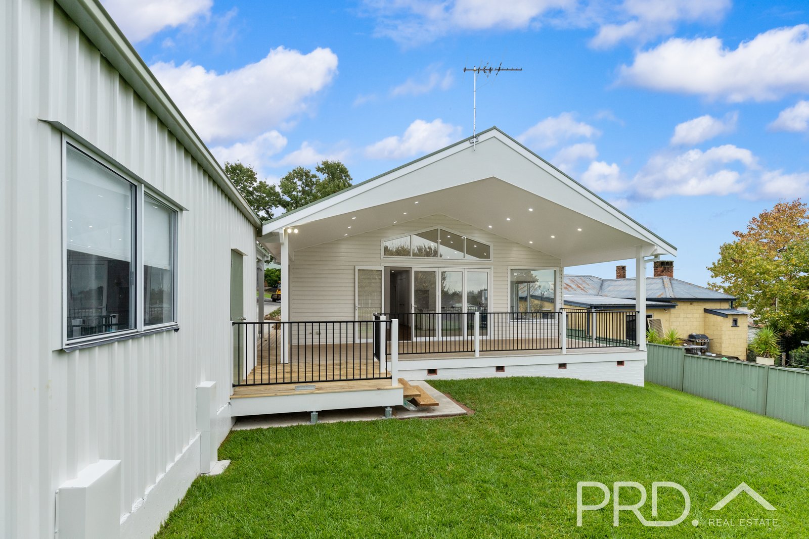 22 Clarke Street TUMUT 18