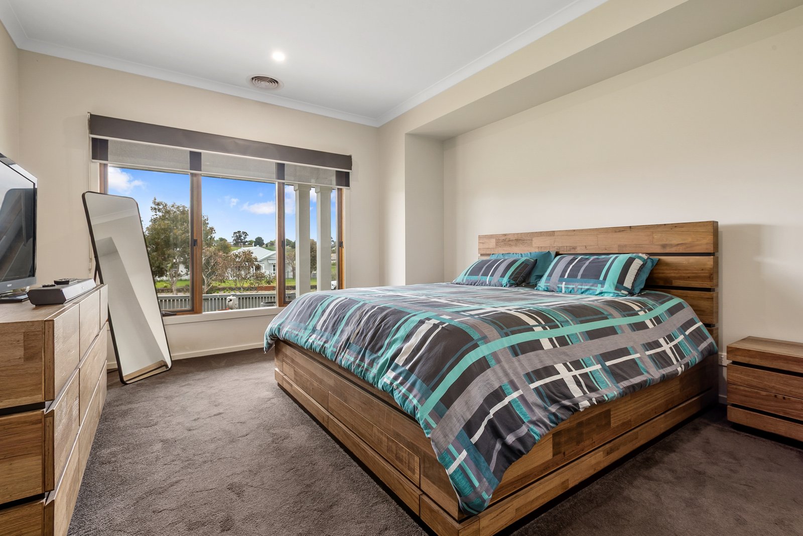 Real Estate and Property in 22 Collins Parade, Kyneton, VIC