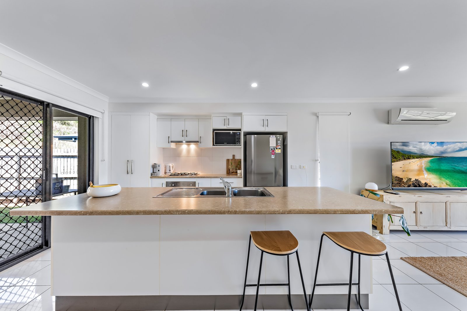 22 Companion Way CANNONVALE 5