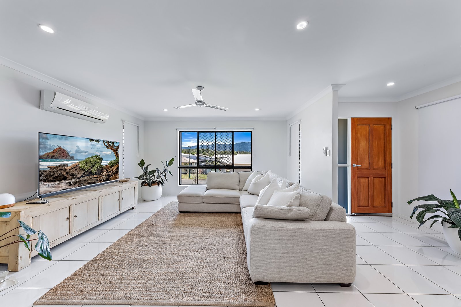 22 Companion Way CANNONVALE 6