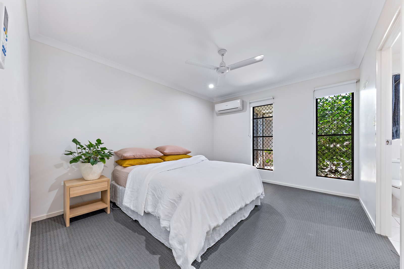 22 Companion Way CANNONVALE 8