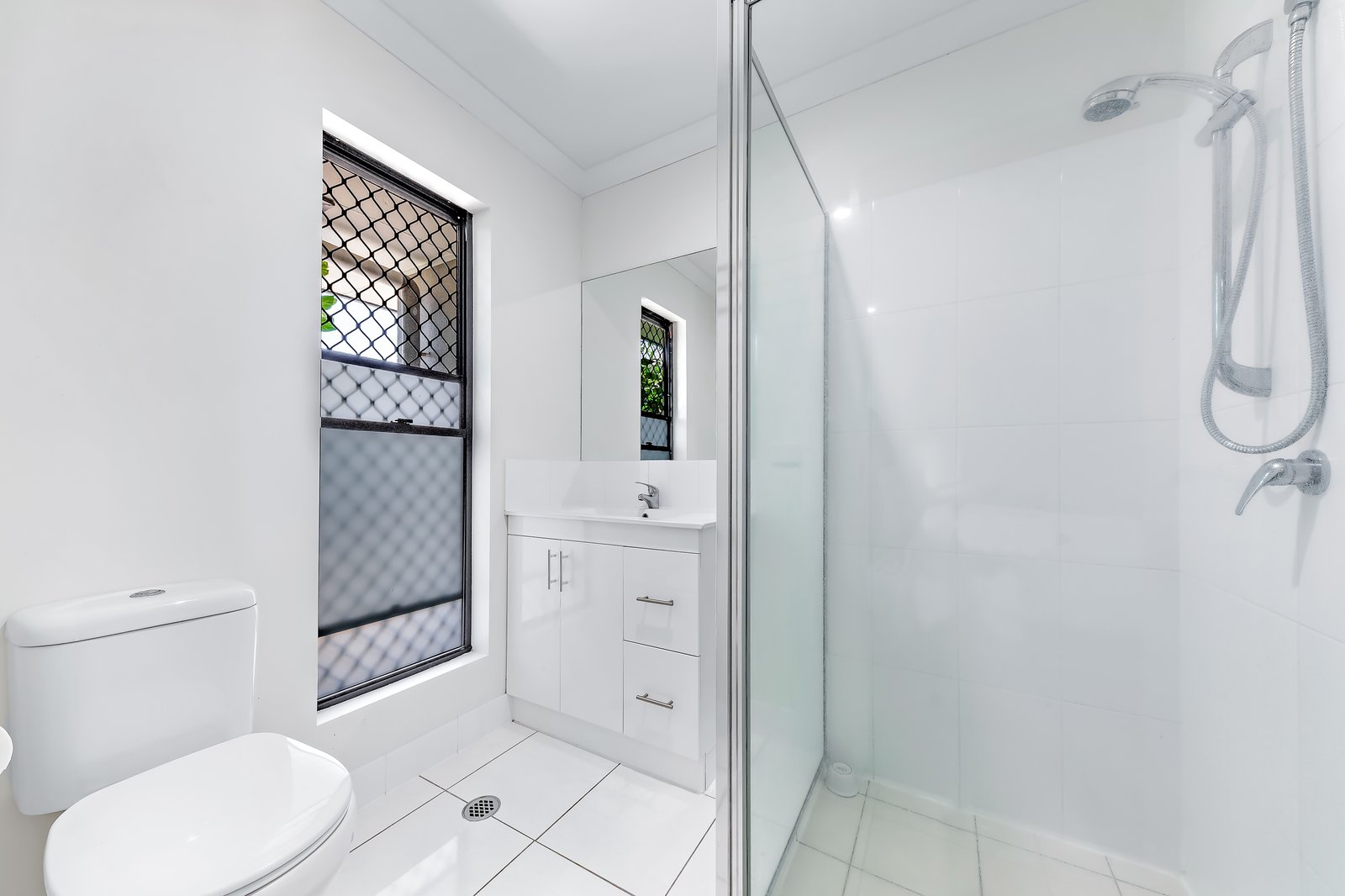 22 Companion Way CANNONVALE 9
