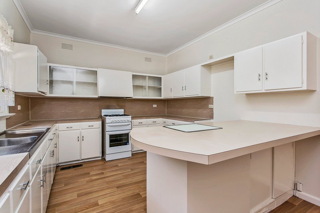 22 Cook Street FLORA HILL 2