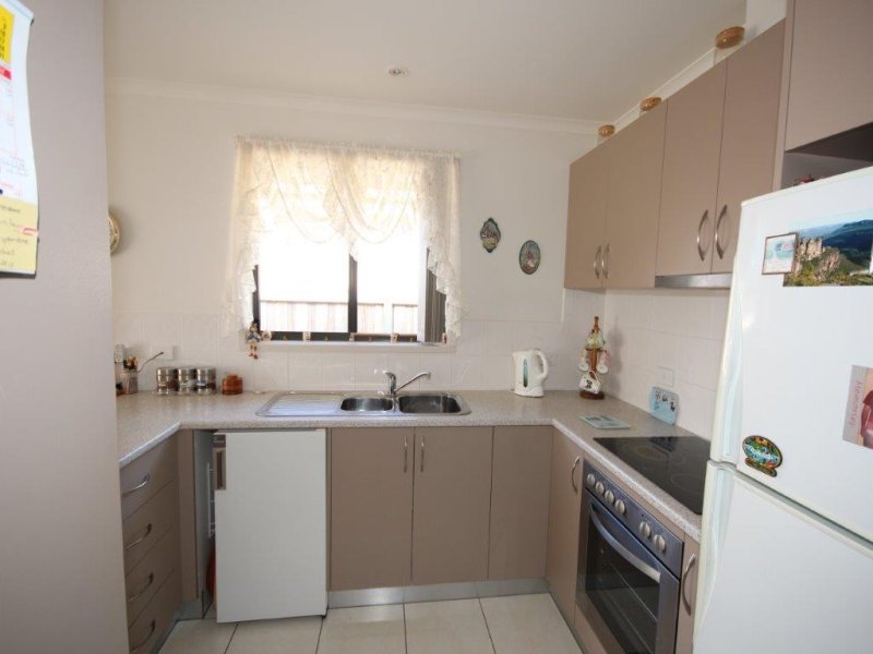 2/2 Cottage Road KINGSTON 4