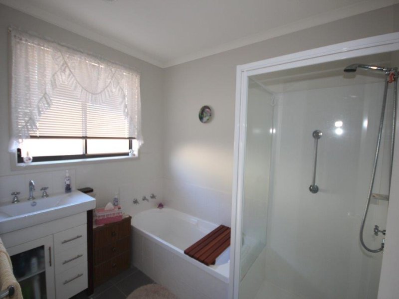 2/2 Cottage Road KINGSTON 8