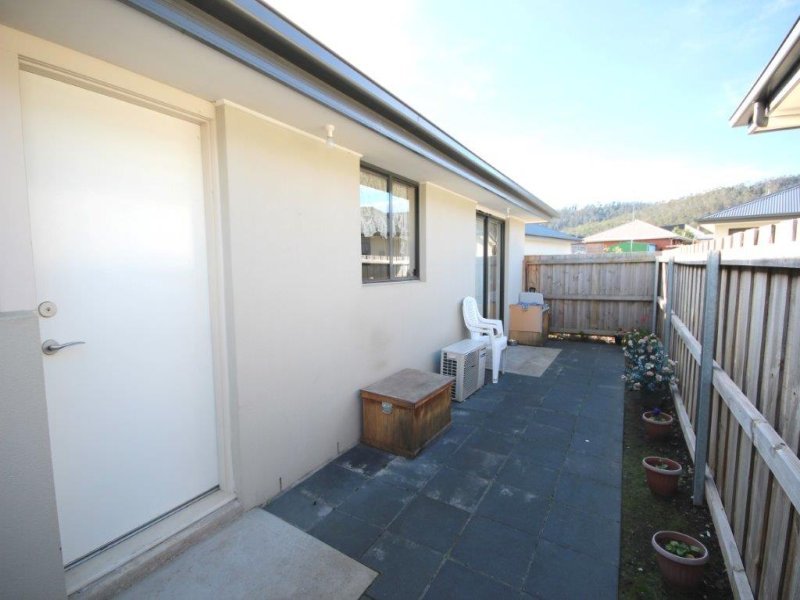 2/2 Cottage Road KINGSTON 11