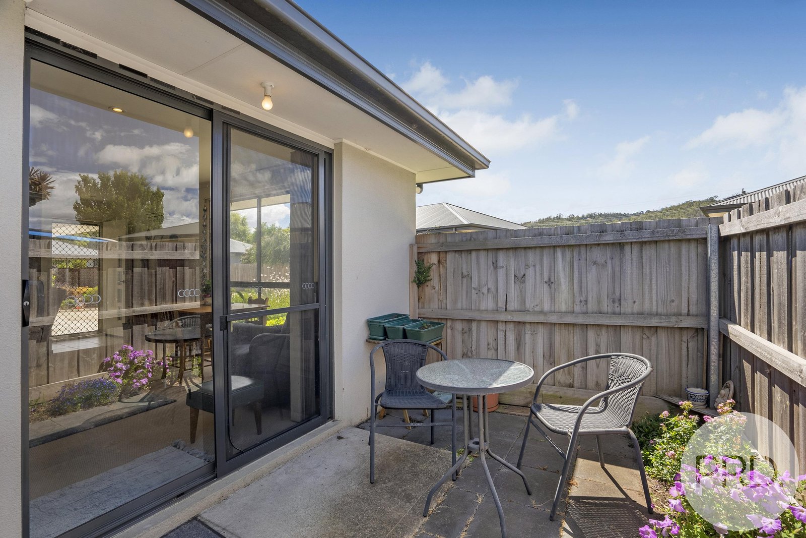 2/2 Cottage Road KINGSTON 12