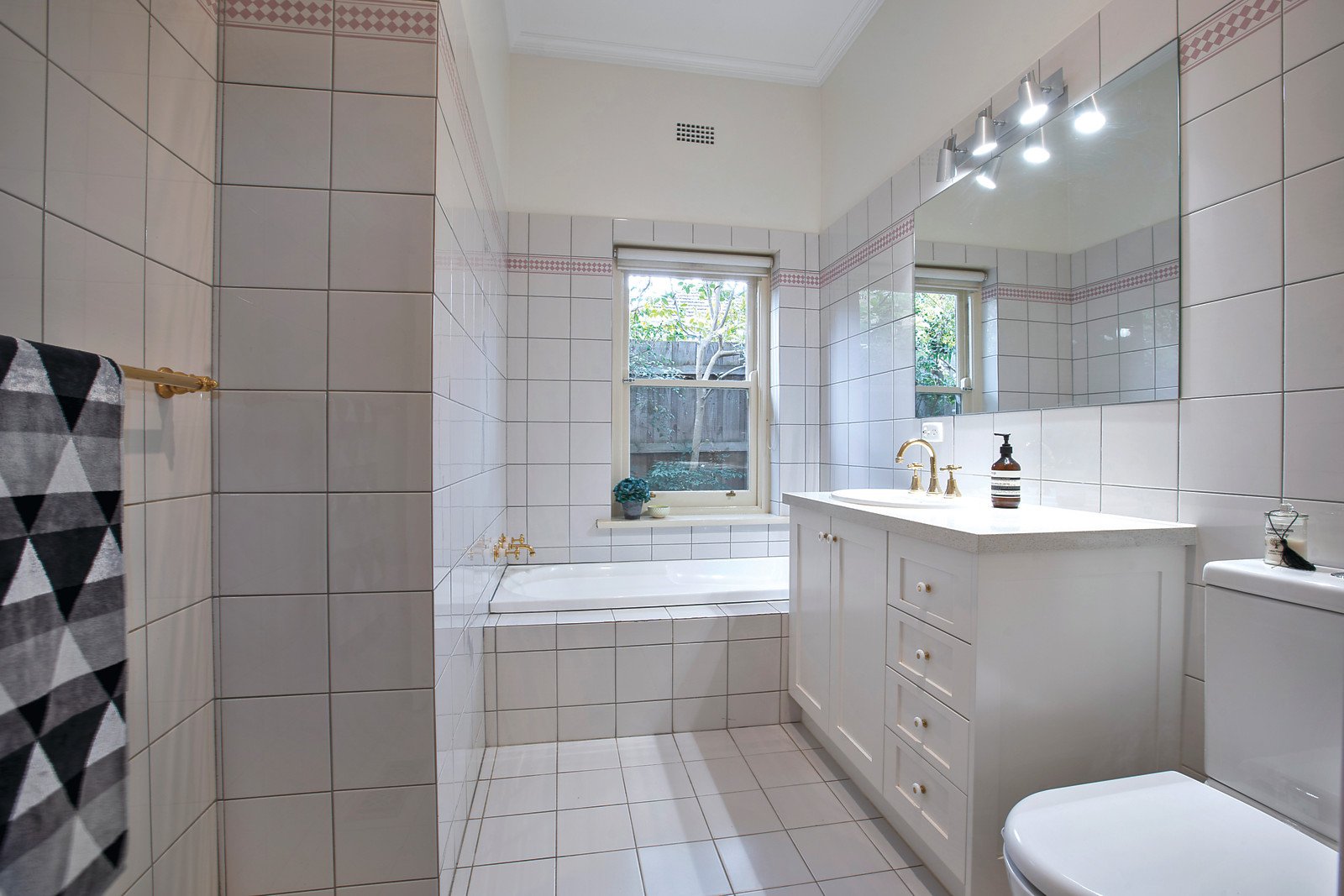 22 Crest Avenue, Balwyn, VIC