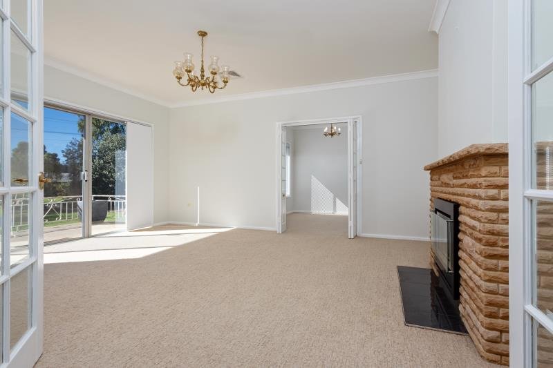 22 Dalkeith Avenue LAKE ALBERT 2