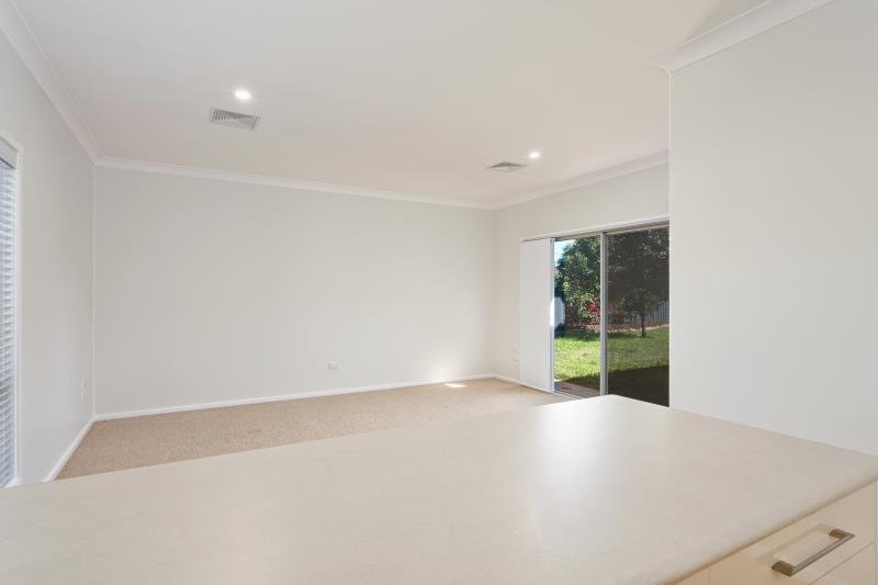 22 Dalkeith Avenue LAKE ALBERT 4