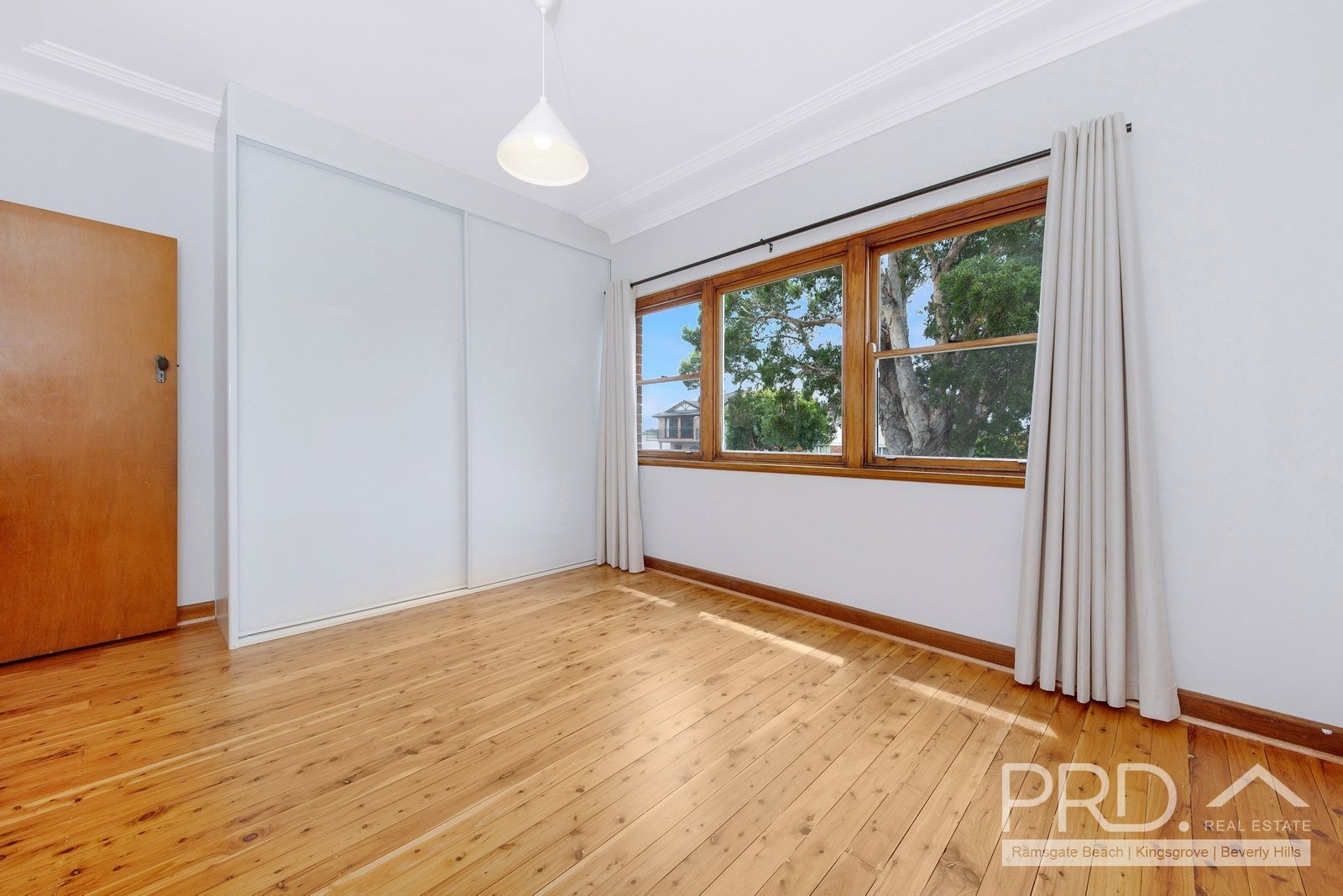 22 Dunkirk Avenue KINGSGROVE 5