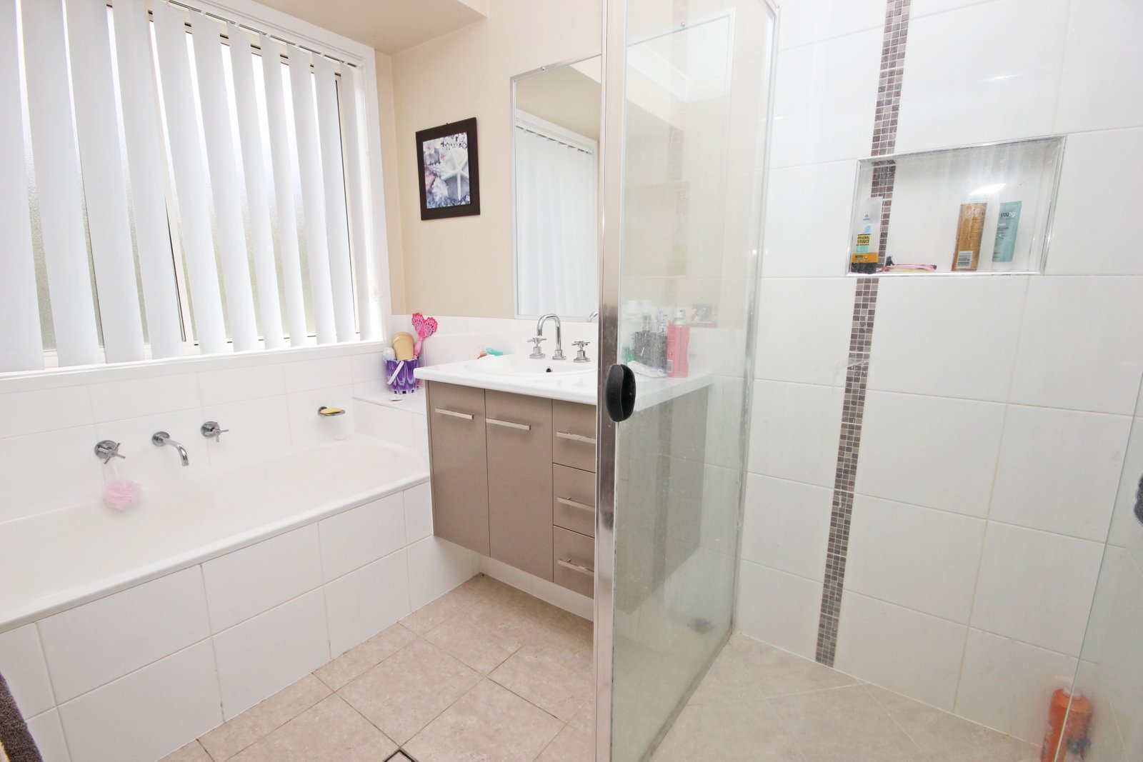 22 Ellerslie Crescent LAURIETON 6