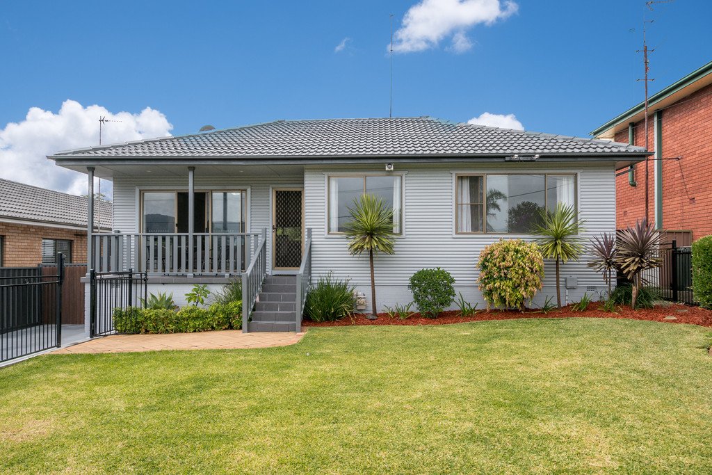 22 Elouera Crescent KANAHOOKA 1