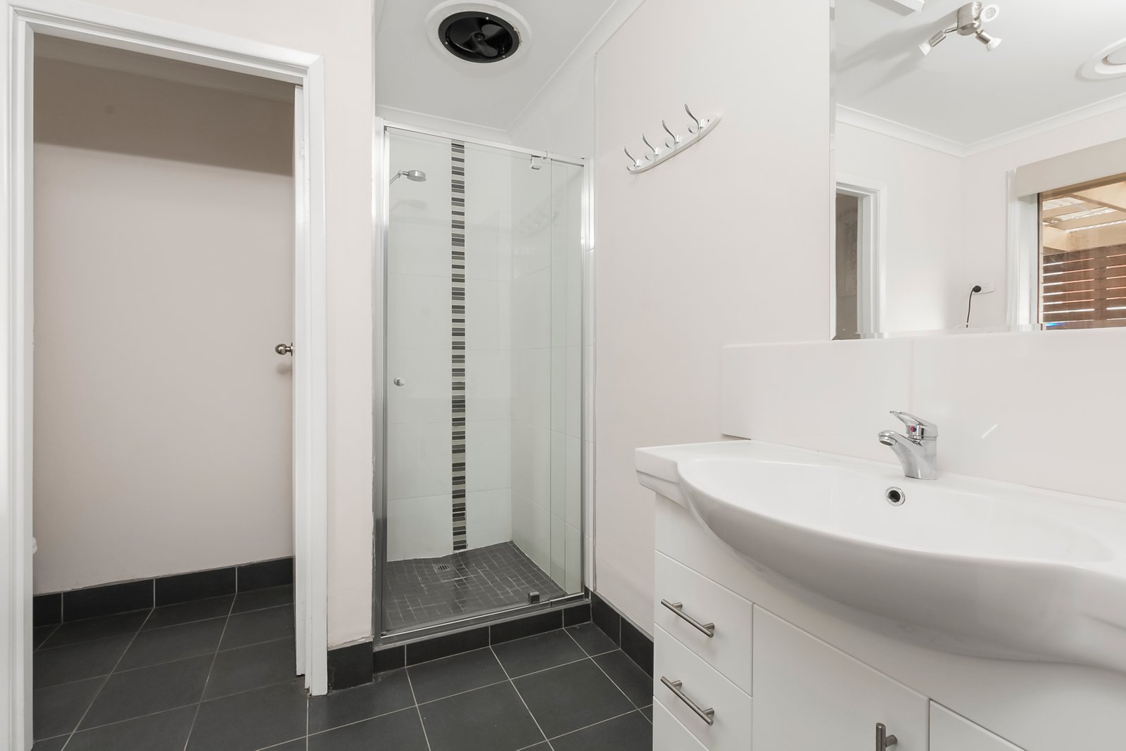 Gallery: 2/2 Fassifern Court