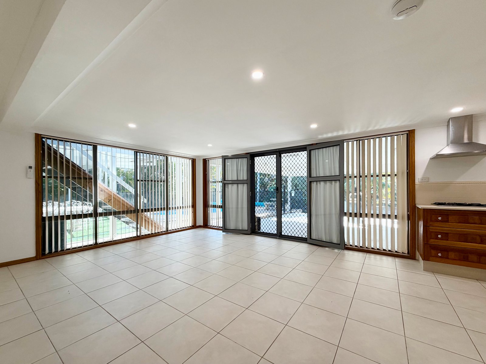 2/2 Fleet Street SALAMANDER BAY 3
