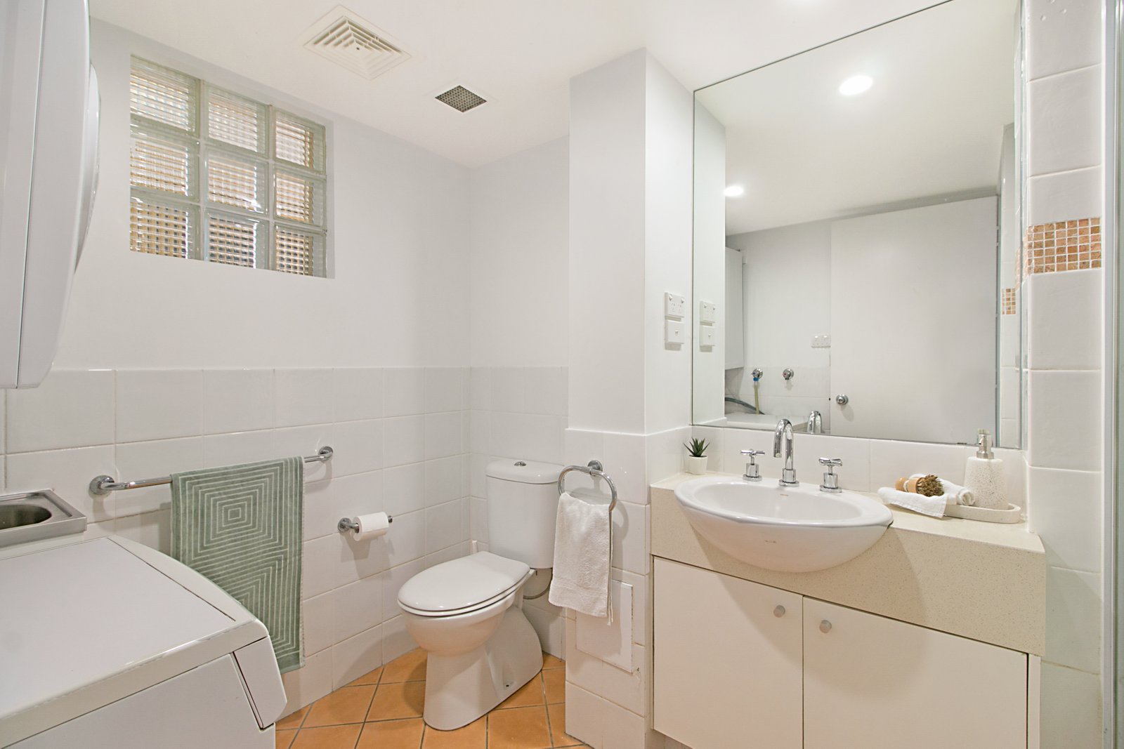 2/2 Gibson St  BILINGA 7