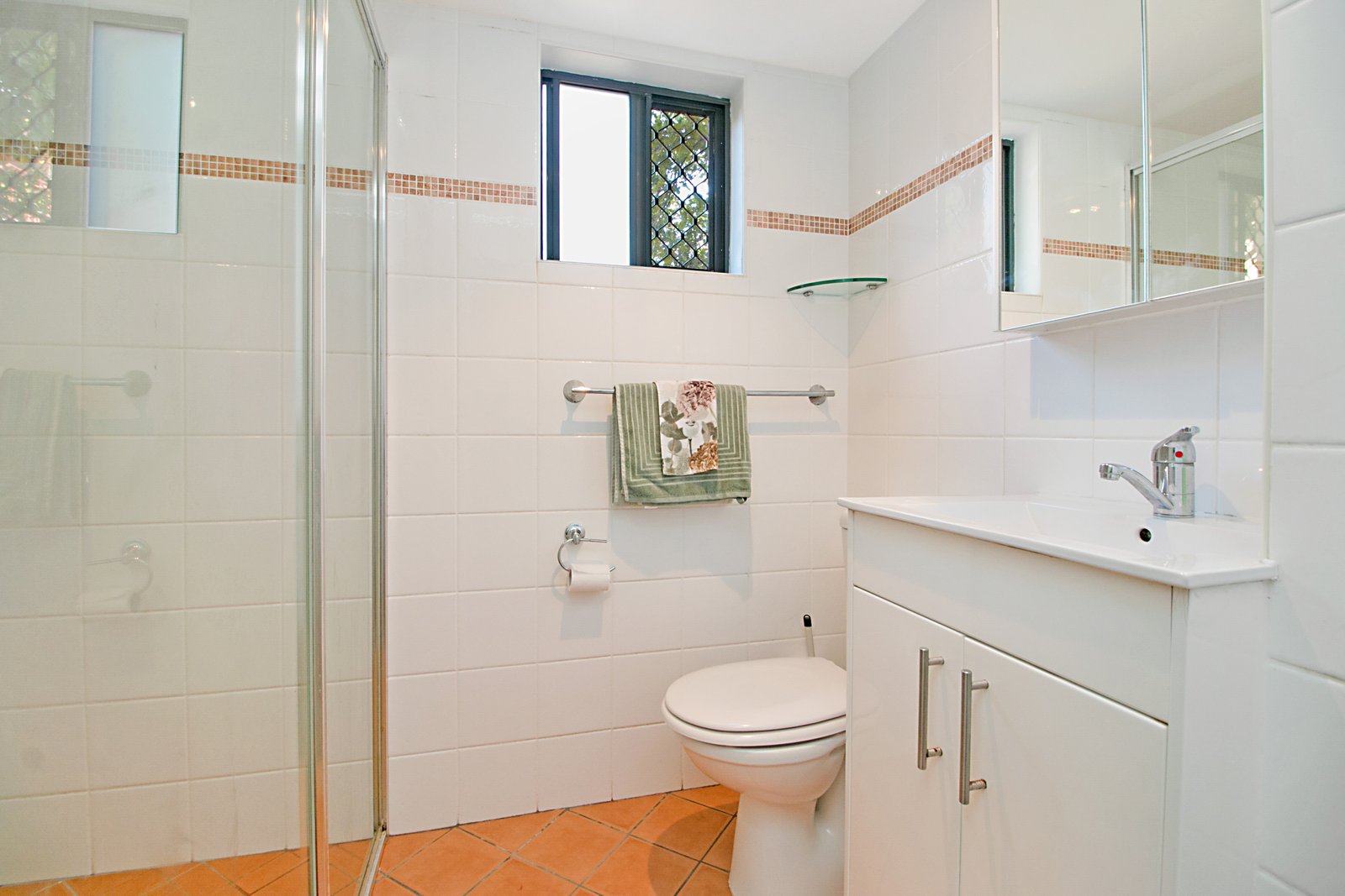 2/2 Gibson St  BILINGA 8