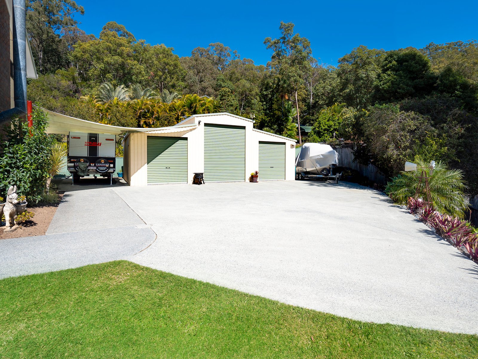 22 Glentrees Grove CURRUMBIN WATERS 9