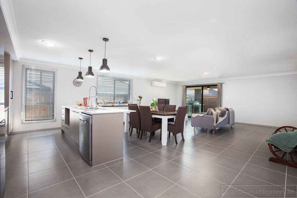 22 Golden Whistler Avenue ABERGLASSLYN 3