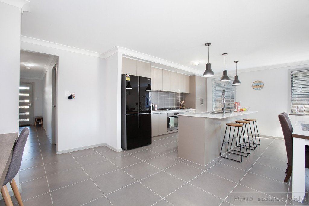 22 Golden Whistler Avenue ABERGLASSLYN 4