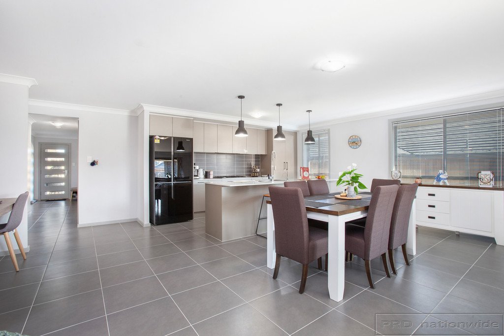 22 Golden Whistler Avenue ABERGLASSLYN 7