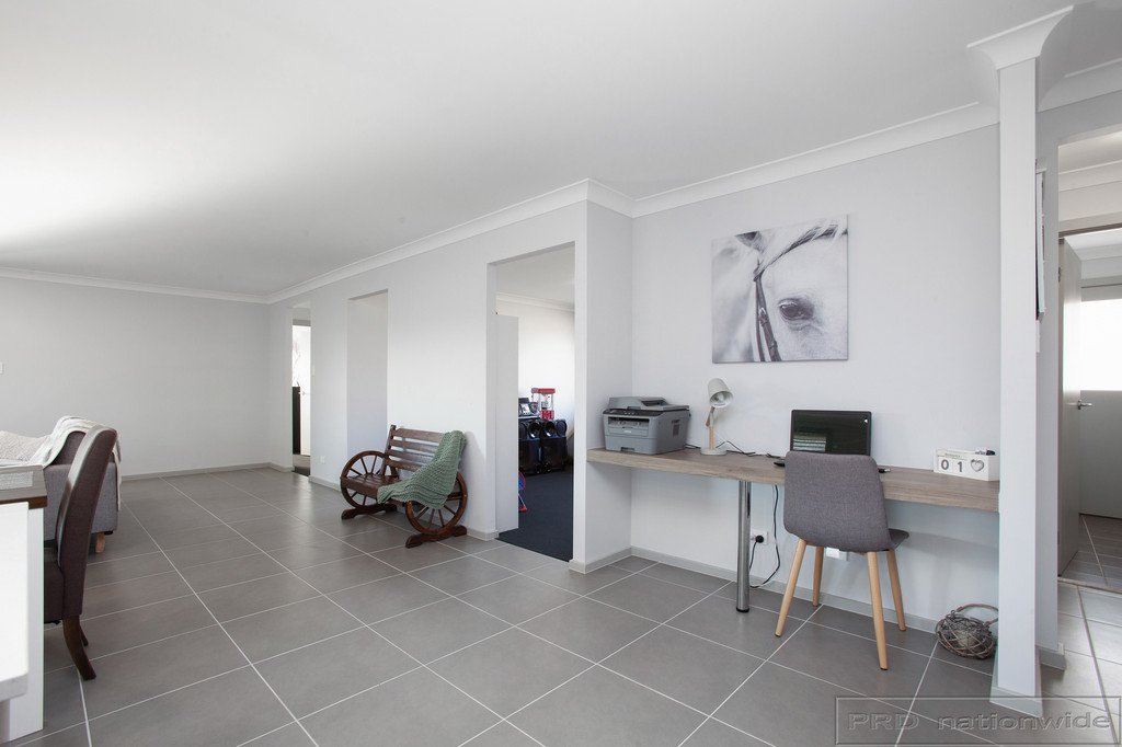 22 Golden Whistler Avenue ABERGLASSLYN 8