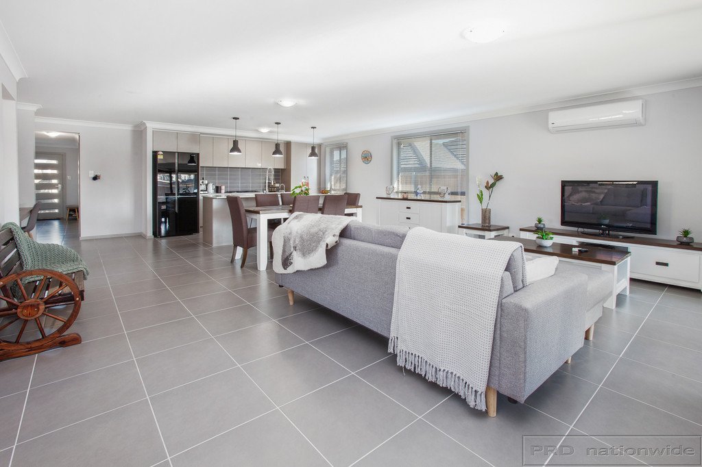 22 Golden Whistler Avenue ABERGLASSLYN 11