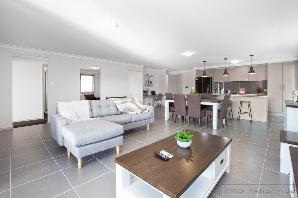 22 Golden Whistler Avenue ABERGLASSLYN 12